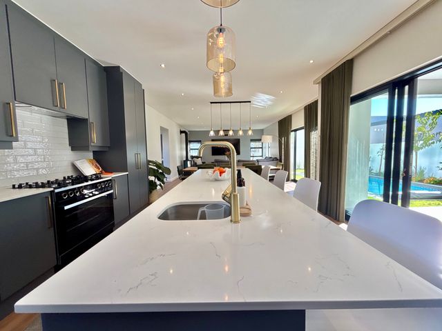 To Let 4 Bedroom Property for Rent in Sandown Western Cape